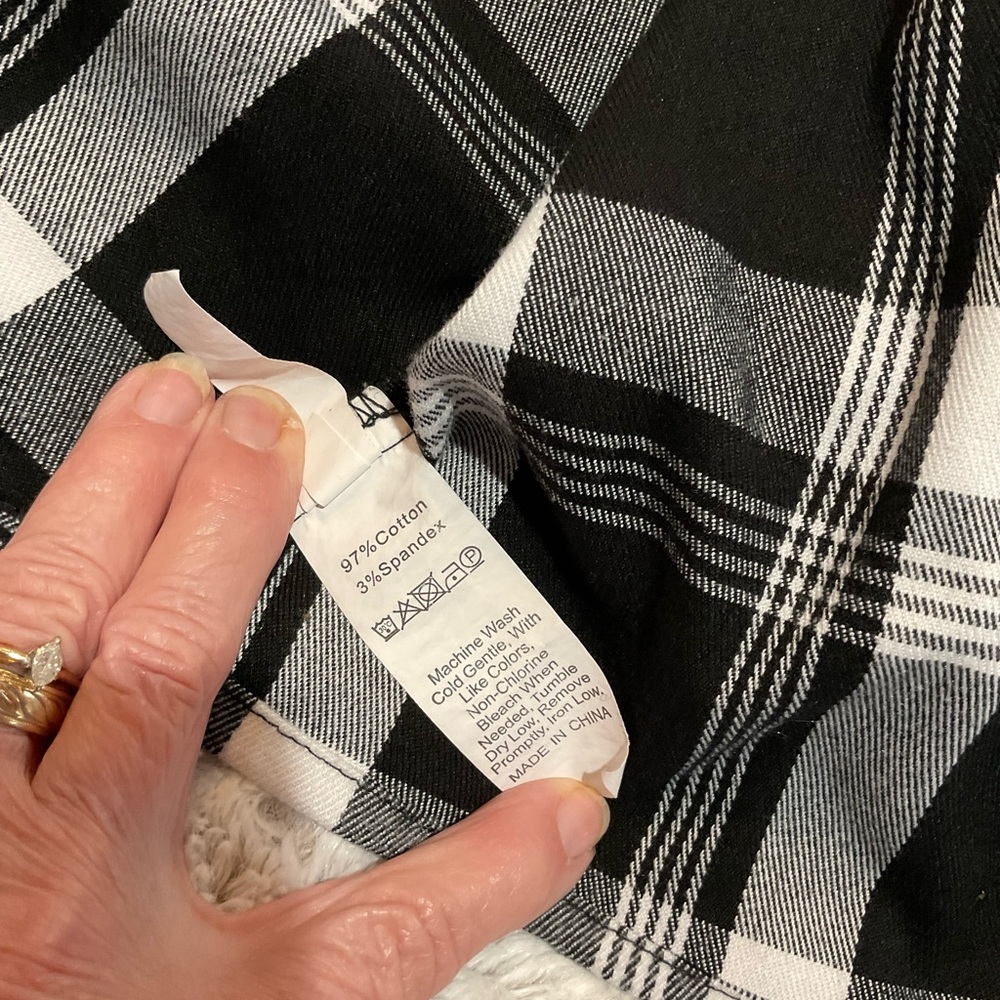 Shein Black and White Plaid Button-Up Cropped Shirt - Picture 4 of 4